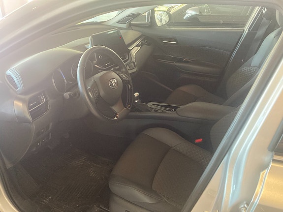 Toyota C-HR 5 of 5