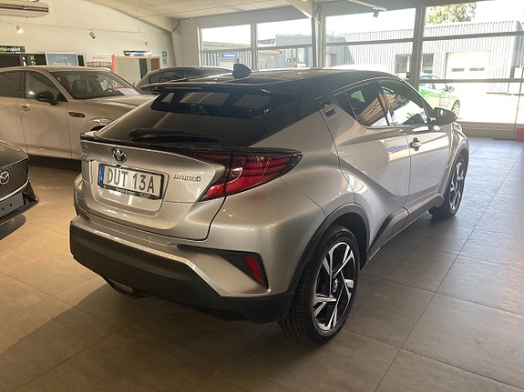 Toyota C-HR 3 of 5