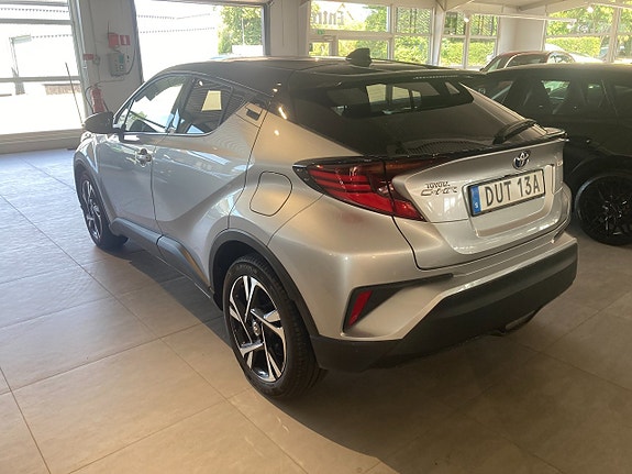 Toyota C-HR 4 of 5