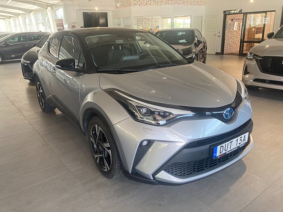 Toyota C-HR 2 of 5