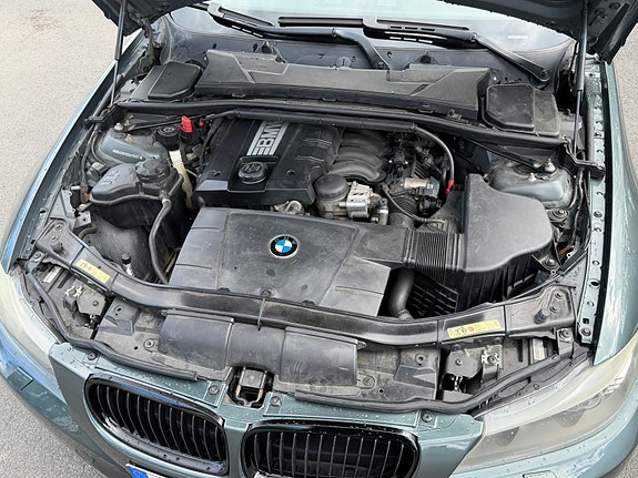 BMW 320i 7 of 9
