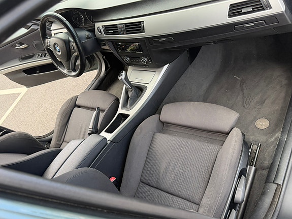 BMW 320i 8 of 9