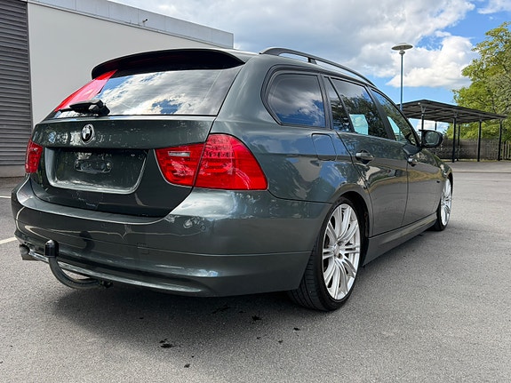 BMW 320i 3 of 9