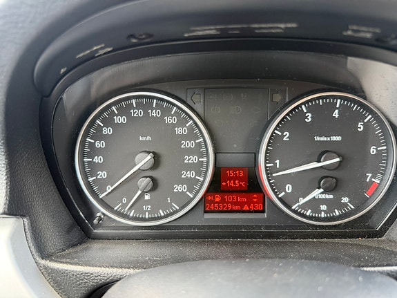 BMW 320i 6 of 9