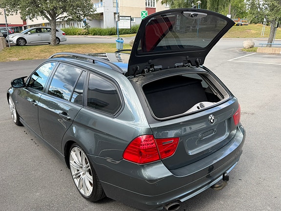 BMW 320i 5 of 9