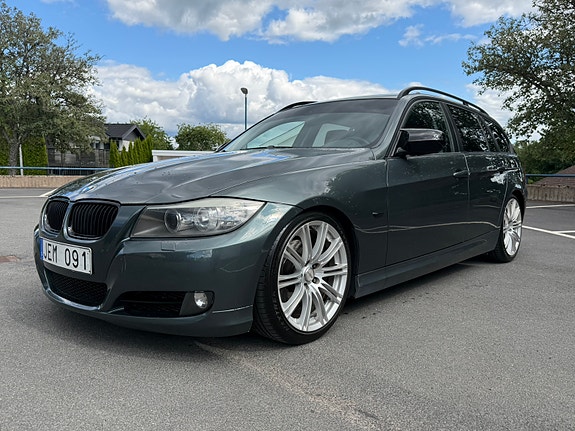 BMW 320i 2 of 9