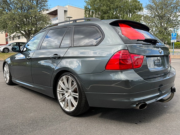 BMW 320i 4 of 9