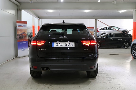 Jaguar F-PACE 4 of 19