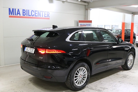 Jaguar F-PACE 3 of 19
