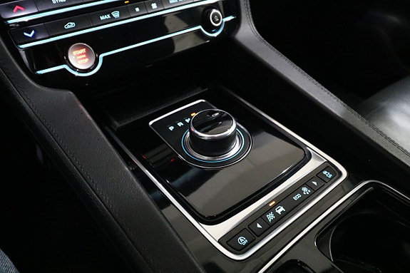 Jaguar F-PACE 14 of 19