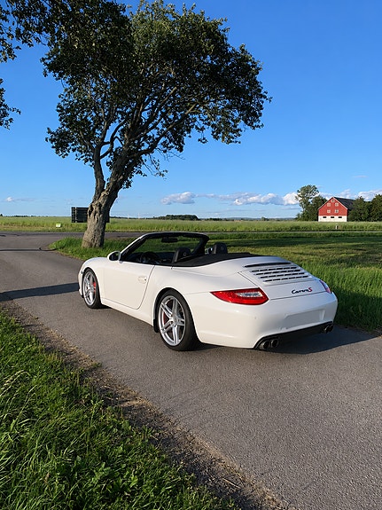 Porsche 911 4 of 5