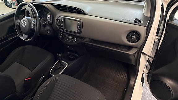 Toyota Yaris 9 of 15