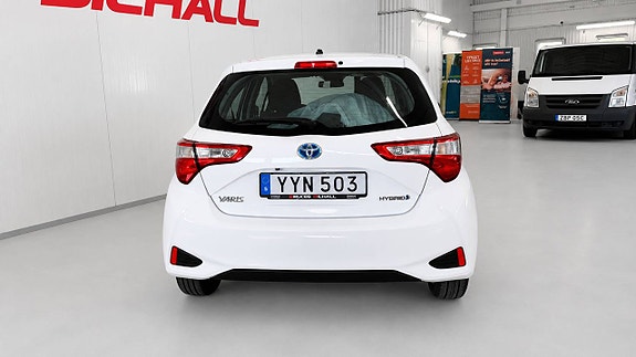 Toyota Yaris 4 of 15