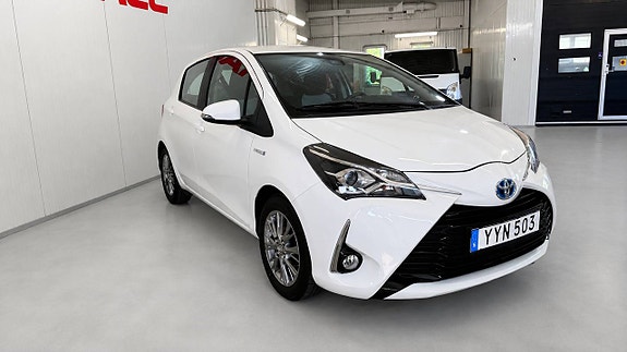 Toyota Yaris 7 of 15