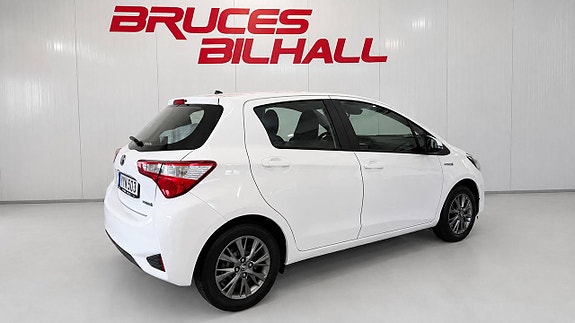 Toyota Yaris 3 of 15
