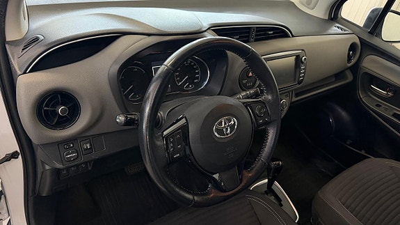 Toyota Yaris 13 of 15