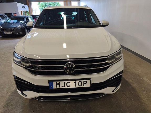 Volkswagen Tiguan 2 of 5