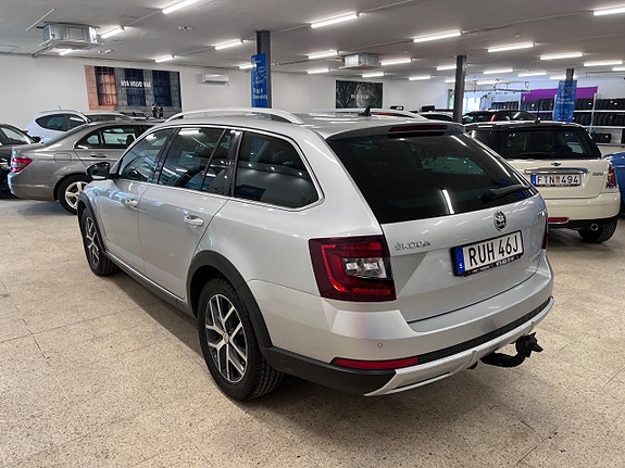 Skoda Octavia Scout 4 of 5