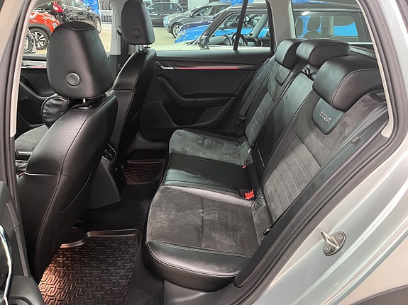 Skoda Octavia Scout 9 of 21