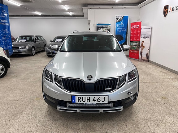 Skoda Octavia Scout 2 of 5