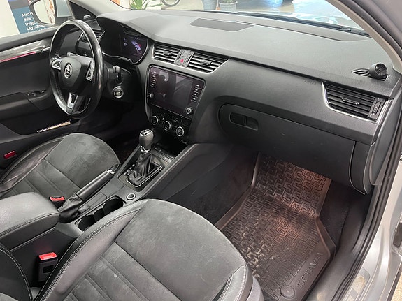 Skoda Octavia Scout 12 of 21