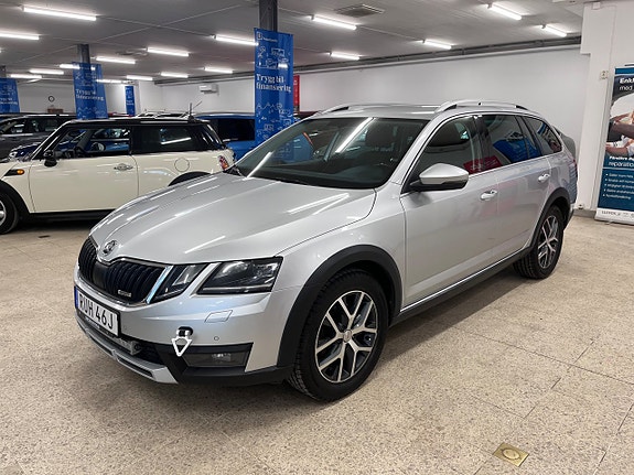 Skoda Octavia Scout 3 of 5