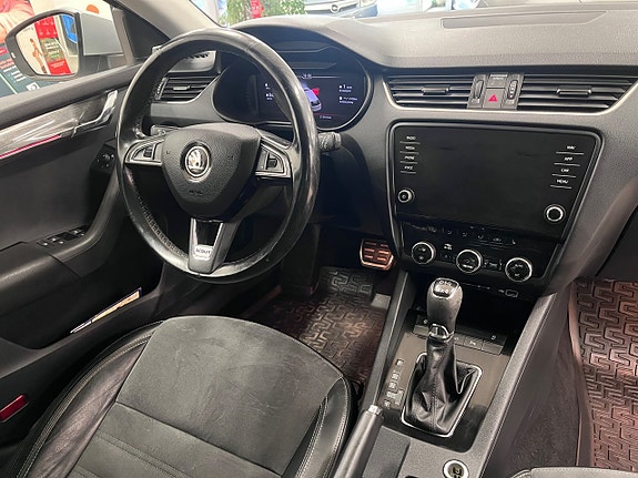 Skoda Octavia Scout 13 of 21