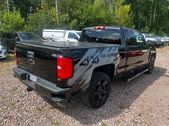 Chevrolet Silverado 1500 3 of 5