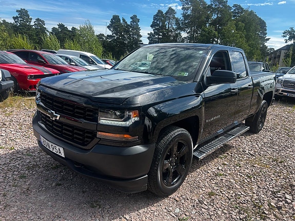 Chevrolet Silverado 1500 2 of 5