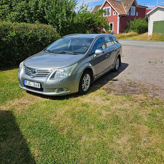 Toyota Avensis 3 of 4