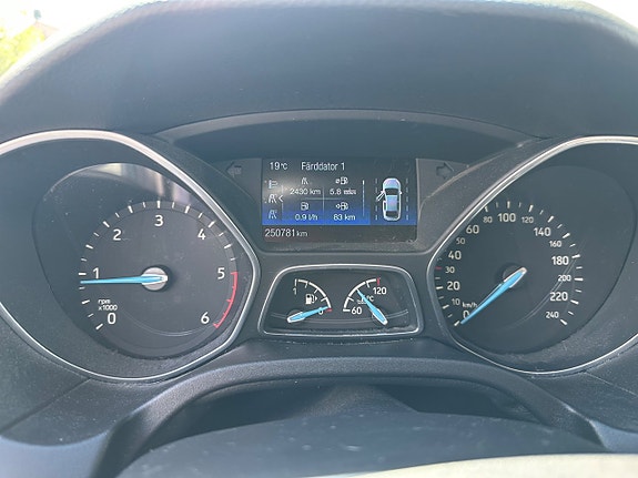 Ford Focus 9 of 14