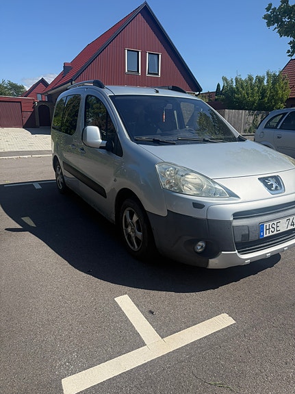 Peugeot Partner Tepee 3 of 5