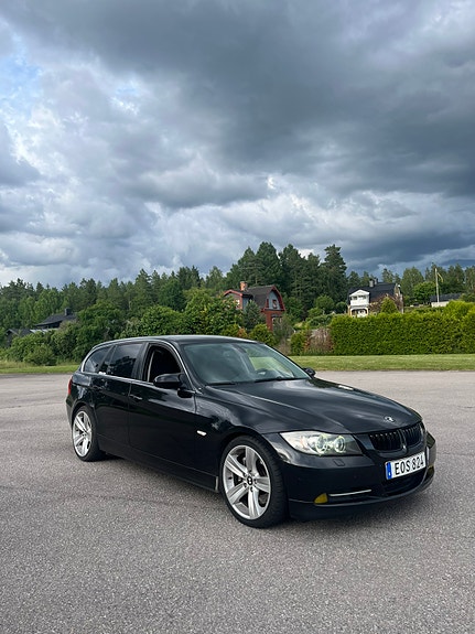 BMW 335d 4 of 5