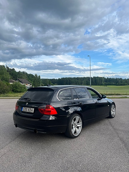 BMW 335d 3 of 5