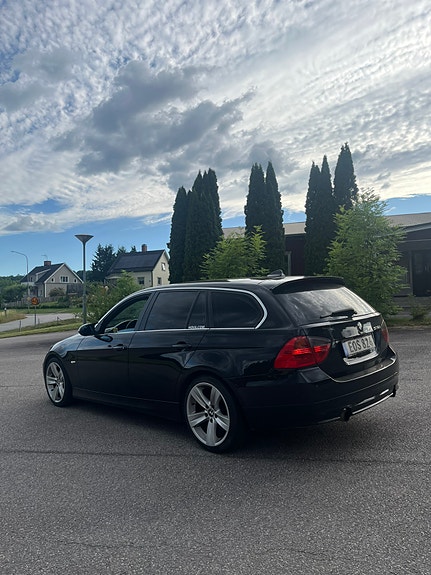BMW 335d 2 of 5