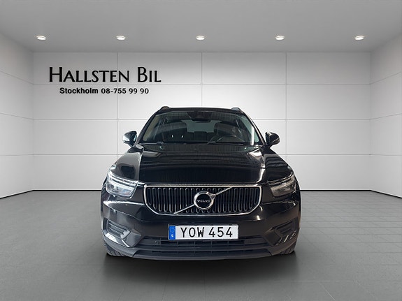 Volvo XC40 3 of 5