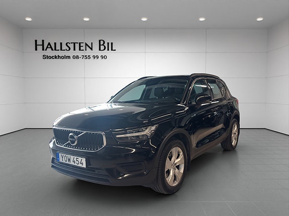 Volvo XC40 2 of 5