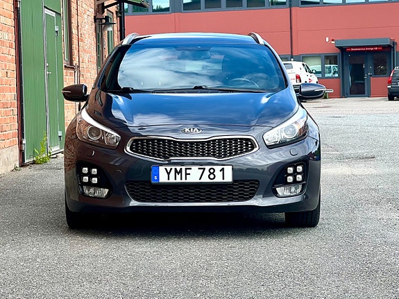 Kia Ceed 2 of 23