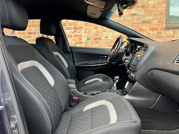 Kia Ceed 10 of 23