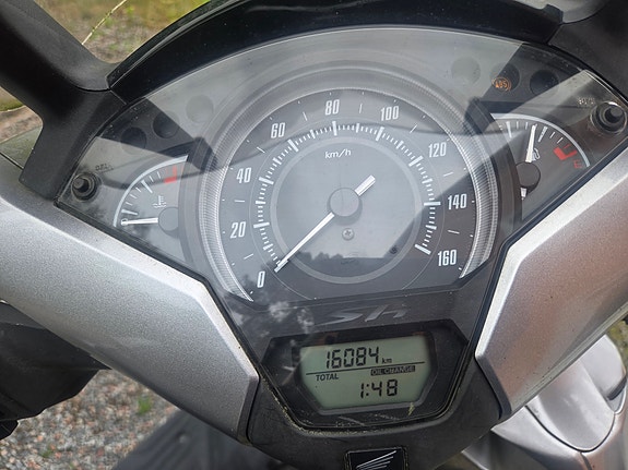 Honda SH150 3 of 5