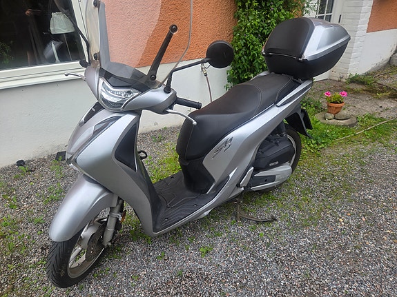 Honda SH150 2 of 5
