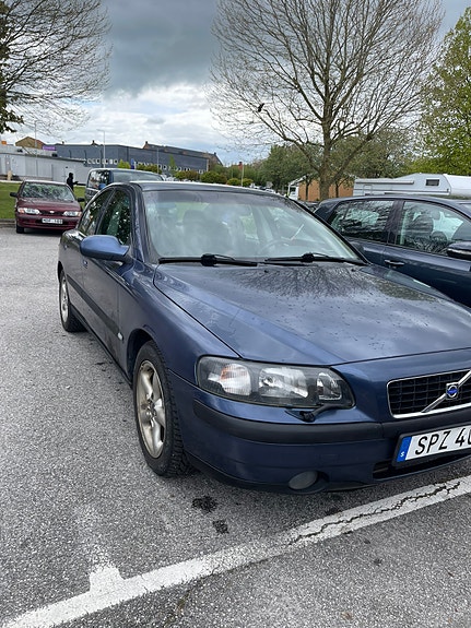 Volvo S60 4 of 5
