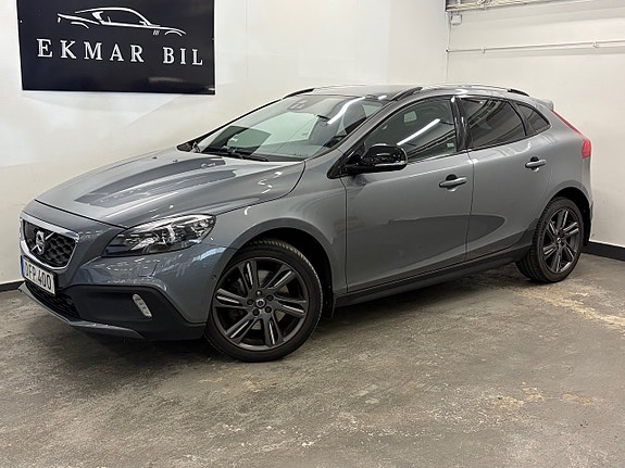Volvo V40 Cross Country 2 of 5