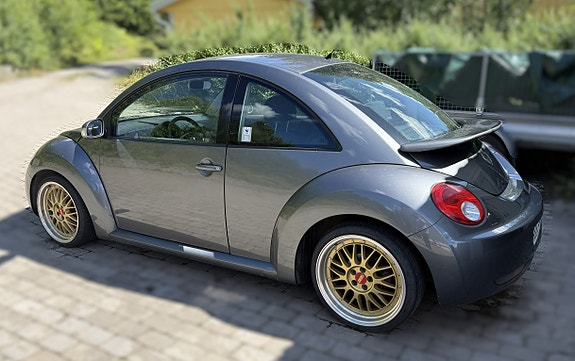 Volkswagen New Beetle 3 of 5