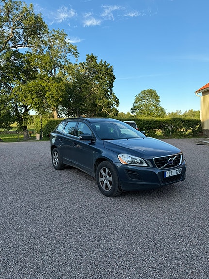 Volvo XC60 2 of 4