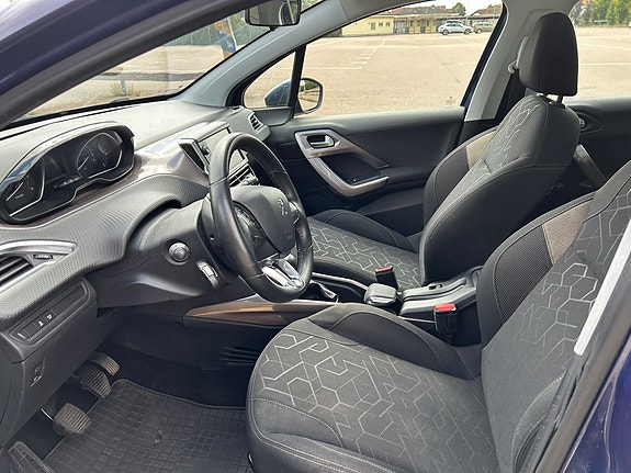 Peugeot 2008 3 of 5