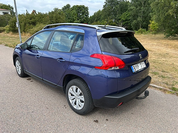 Peugeot 2008 2 of 5