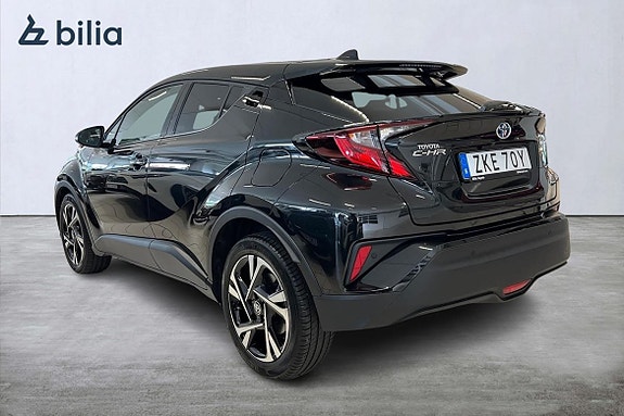 Toyota C-HR 2 of 5