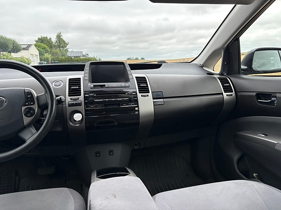 Toyota Prius 9 of 11