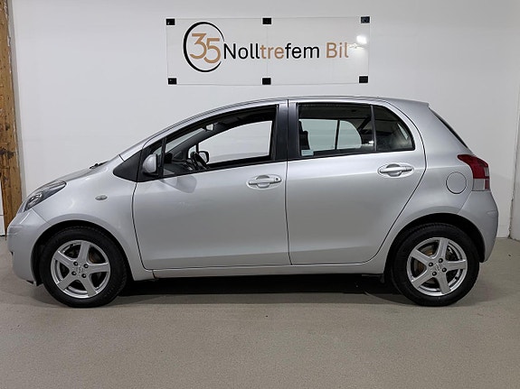 Toyota Yaris 2 of 22